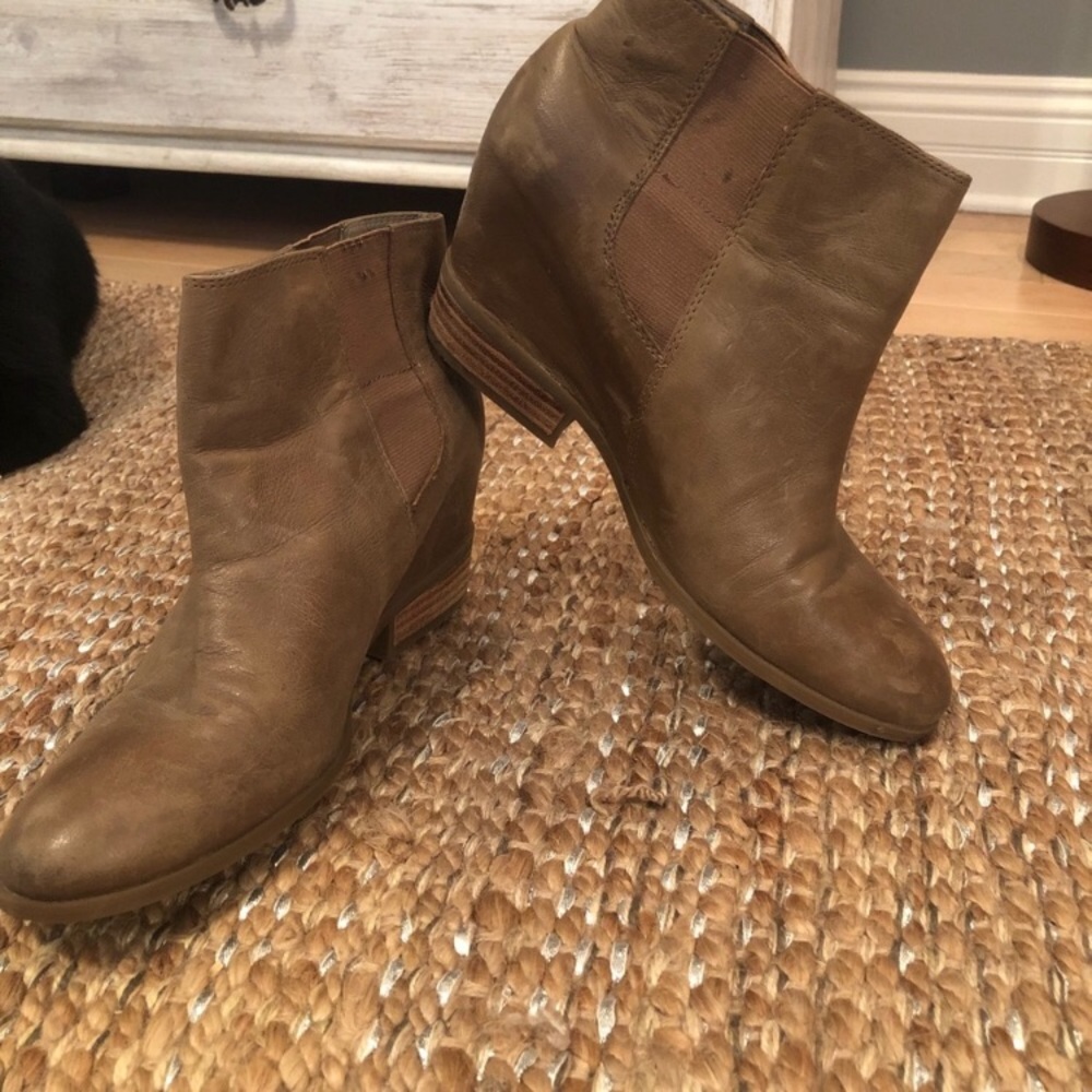 Tan wedge boots